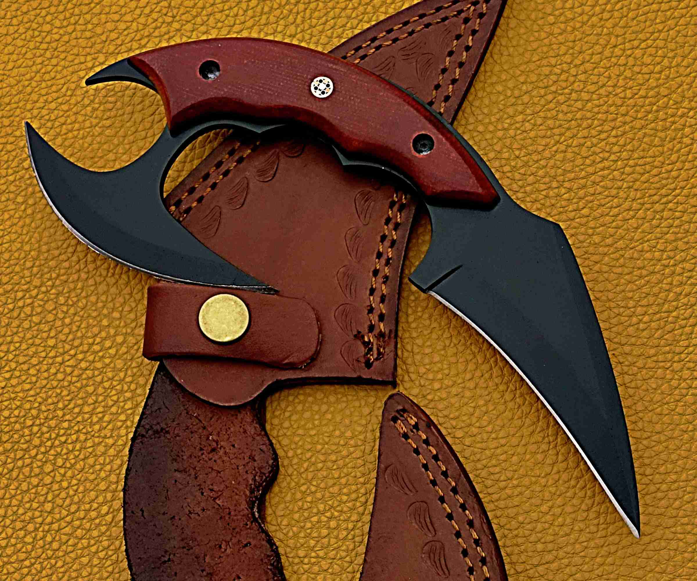 Tactical Karambit Knife – Curved Blade with Wooden Handle & Leather Sheath
