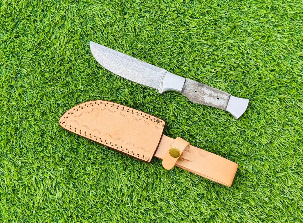 Handmade Damascus Steel Fixed Blade Knife with Leather Sheath