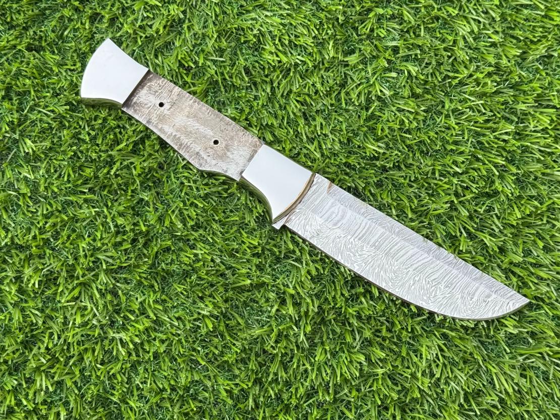 Handmade Damascus Steel Fixed Blade Knife with Leather Sheath