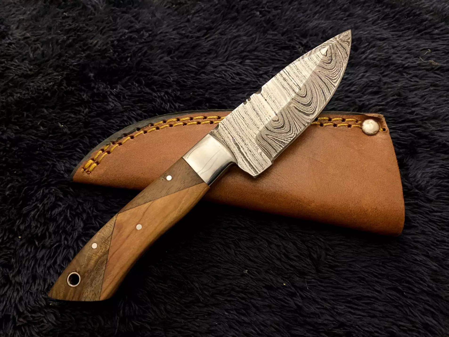 Damascus Steel Fixed Blade Knife with Leather Sheath