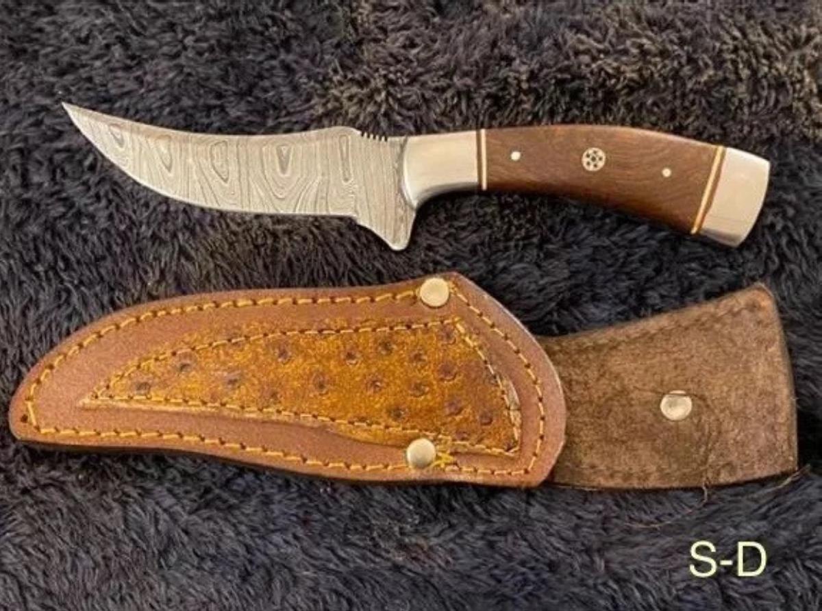 Damascus Steel Hunting Knife with Leather Sheath
